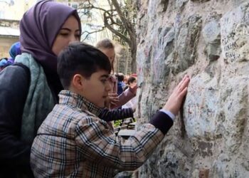Görme engelli çocuklara İstanbul’u gezdirdiler
