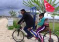 Engelli kızının bisiklete binme hayalini kendi tasarımı ile gerçekleştirdi