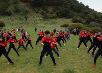 Milli tekvandocu öğrencilerini doğada eğitiyor