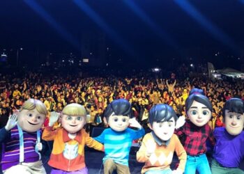 Rafadan Tayfa KKTC’de iyilik gönüllüsü çocuklar için sahne aldı