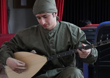 16 yaşındaki Altirikli, 7 çeşit müzik enstrümanını çalabiliyor