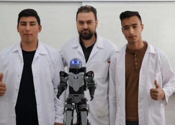 Meslek lisesi öğrencileri insansı robot tasarladı