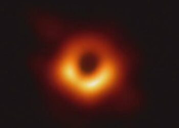 İlk kara delik fotoğrafı yayınladı