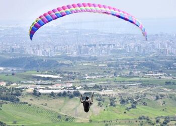 Uçuş tutkunlarının yeni gözdesi: Gelincik Tepesi