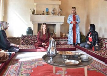 Yaşayan Kültürel Hazine Müzesi’nin gönüllü rehber öğrencileri