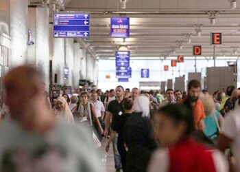 İstanbul havalimanları, 1 ayda 8 milyon yolcuyu ağırladı