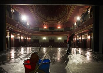 Tiyatro sahnesinin görünmeyen kahramanları