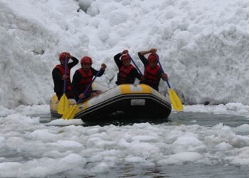 Hakkari’deki kar kütleleri arasında şampiyonaya hazırlanıyorlar