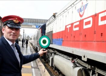 Ada Yolcu Trenleri yeniden seferlerine başladı