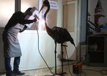 Hurda metalleri sanat eserine dönüştürüyor