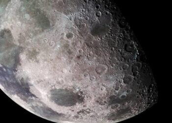 NASA, Ay yüzeyinde sıçrayan su keşfetti