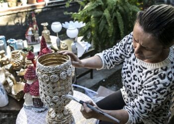 Atık malzemeleri özel tasarım ürünlere dönüştürüyor