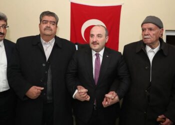 Bakan Varank husumetli iki köyü barıştırdı