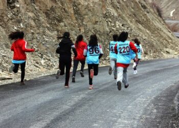 Hakkari’de okullararası atletizm yarışması