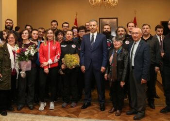 Türk ekibi, Antarktika Bilim Seferi’nden döndü