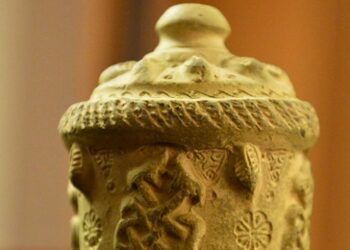 Şanlıurfa’da 9 asırlık ilaç şişesi bulundu