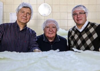 138 yıldır ürettikleri güllaç yurt dışındaki sofraları da süslüyor