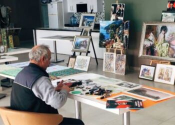 Kanserle sanattan güç alarak mücadele ediyor