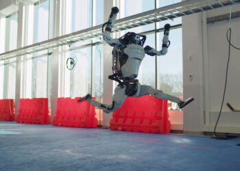 Boston Dynamics robotları yeni yıl dansı ile hayran bıraktı