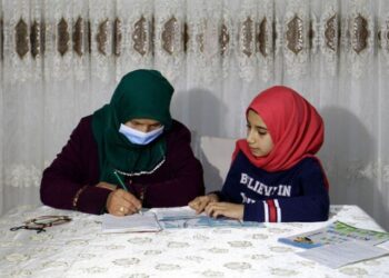 Aslı teyzenin okuma yazma azmi