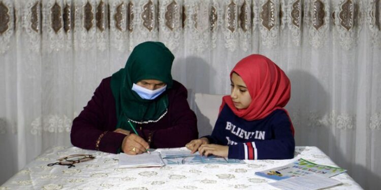 Aslı teyzenin okuma yazma azmi