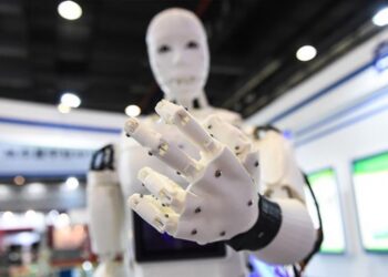 Japonya’da yaşlıların yüzde 80’ine robotlar bakacak