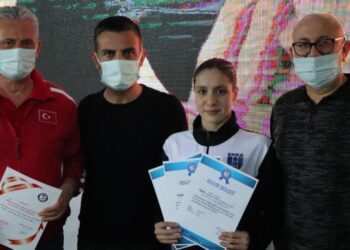 Milli yüzücü Merve Tuncel olimpiyat A barajını geçti