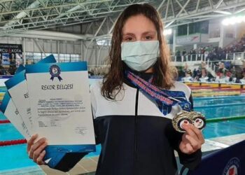 Milli yüzücü Merve Tuncel, olimpiyat A barajını geçti