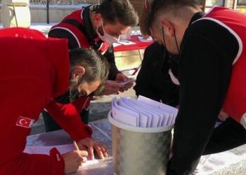 Genç Kızılay üyeleri, Bayburt’ta kısıtlamada kan bağışına dikkat çekti