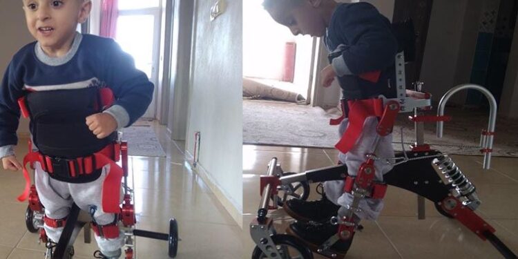 Mardinli minik Harun’a özel yürüteci, Kocaeli’deki yardımseverler götürdü