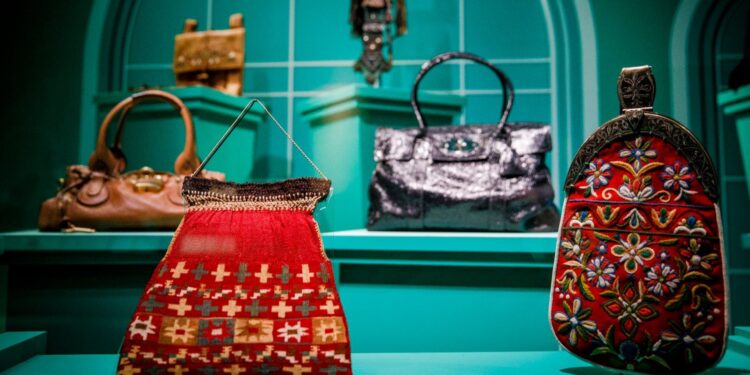 İkonik çantalar sergileniyor