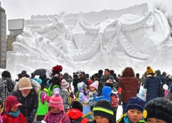 Japonya’da kar festivali ziyaretçilere kapılarını açtı