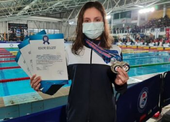 15 yaşında olimpiyat kotası almayı başaran milli yüzücü Merve Tuncel “Çok yoğun çalışıyoruz”