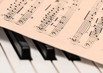 Hastanın nabzını dinleyen doktorlar, İspanyolca şarkı duydu