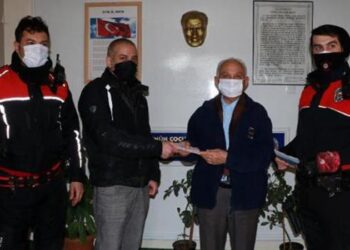 Yolda bulduğu 15 bin lirayı sahibine teslim etti