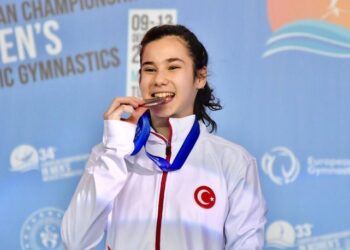 Derin’in ilk madalya sevinci