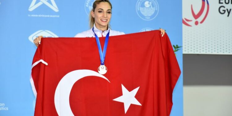 Göksu’dan büyük zafer: 30 yaşında, anne ve jimnastikte Avrupa ikincisi