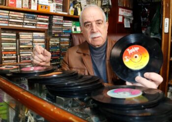 45 yılda 13 bin plak ve kaset arşivledi