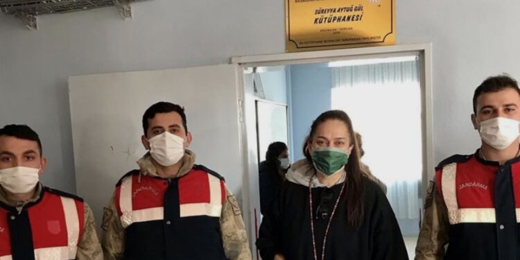 Kütüphane bağışladı