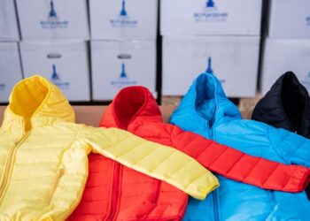 İzmir’de 25 bin öğrenciye kırtasiye, mont ve bot desteği