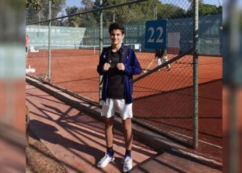 15 yaşındaki milli tenisçi Önder Balcı, üç yıldır kendi klasmanında birinci