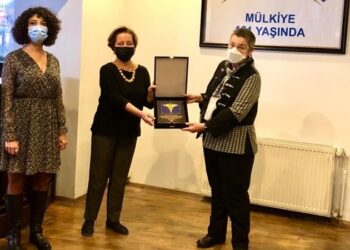 Mülkiyelilerden Türk Tabipleri Birliği’ne ödül