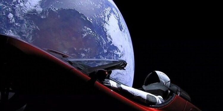 SpaceX ayda araba yarışı düzenlemeye hazırlanıyor