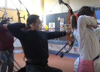 Hayata ok ve yayla tutunuyor