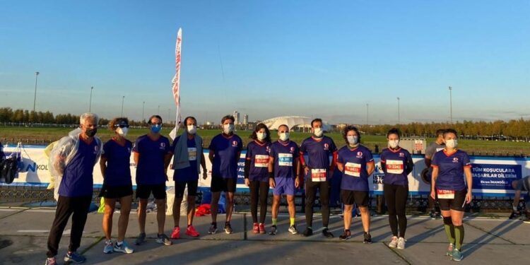 Öğrenciler için bir günde dünyayı koştular