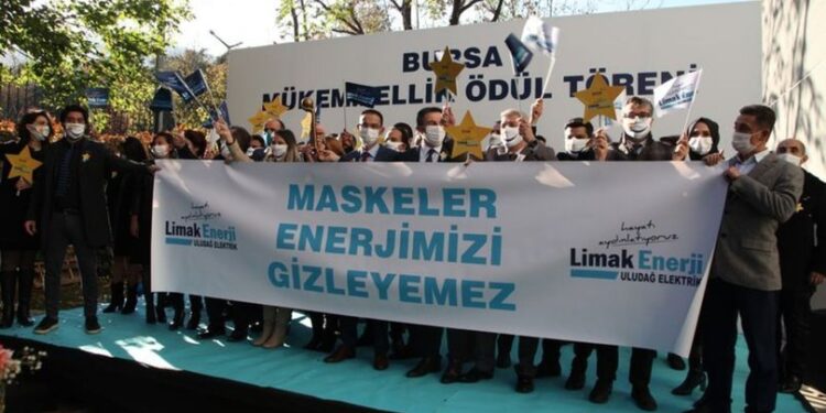 Bursa’dan Mükemmellik Başarı Ödülü aldı