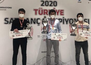 Vahap Şanal Türkiye Satranç Şampiyonası’nda birinci oldu