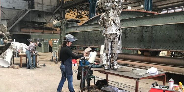 Gemi parçaları meydanları süsleyecek