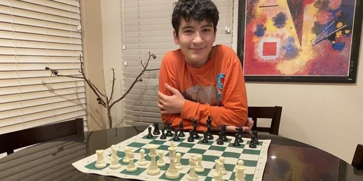 ABD’de yaşayan 12 yaşındaki Türk çocuk, satrançta dünya genelinde ilk 100’e girdi