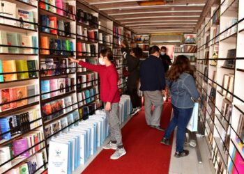 ‘Edebiyat Otobüsü’ kapılarını açtı